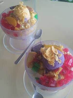 Ice Castle Halo-halo And Ice Cream House