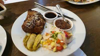 Mesa Filipino Moderne