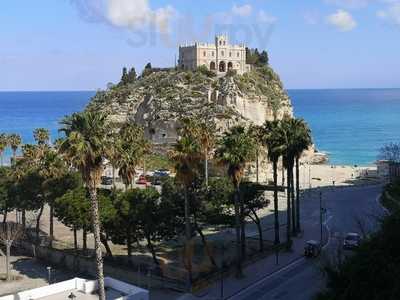 Le Lampare delle Eolie, Tropea