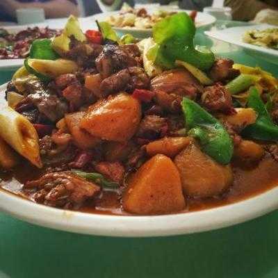 柴窝堡辣子鸡店