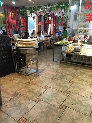 山沟沟特色酒店(燕儿岛路店) menu