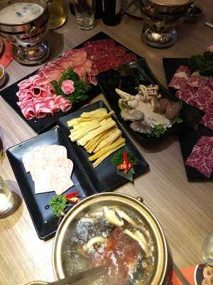 小辉哥火锅(新世界店) menu