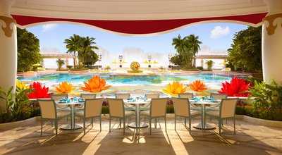 Pool Café At Wynn Palace