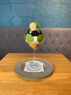 夜パフェ専門店 Parfaiteria beL