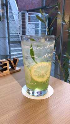 ロクシタン 表参道店 ヴォヤージュ センソリアル ヴァーベナカフェ