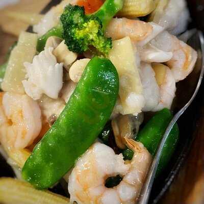 Raymond's At Malua Bay menu