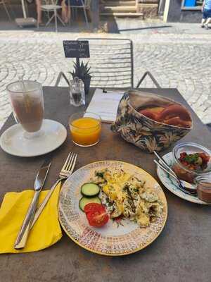 Fräulein Margot - Café In Der Goldenen Biene