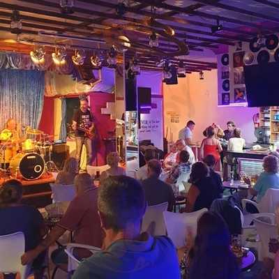 Decades Showbar Costa Teguise