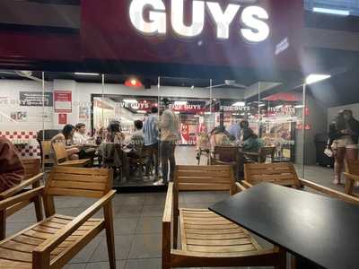 Five Guys Serrano