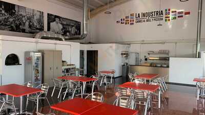 La Industria Grill & Pizzeria