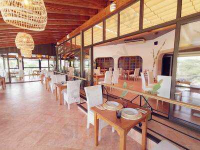 Voramar Restaurant & Lounge