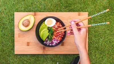 Poke Bar - Making Salads Beach