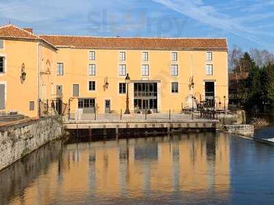 Au Moulin Du Chateau