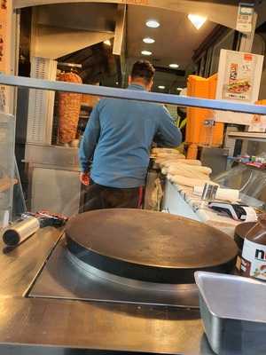 Naan Street, Paris