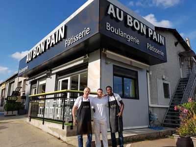 Au Bon Pain, Alata