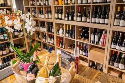 Vinobilis Cave Et Bar à Vins Du Monde Périgueux 