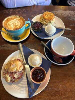 Parlormade Cafe And Scone House