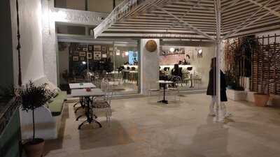 Melanes Cafe