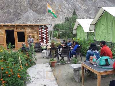 Border Cafe And Camp