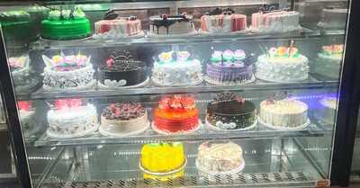 Meena's Bakery & Restaurant