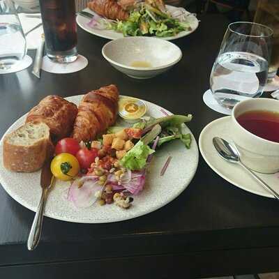 バー&ダイニング トレント