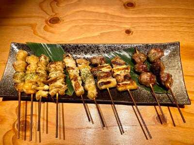 肉巻き野菜串と台湾もつ鍋 びすじろう 勝川駅前店