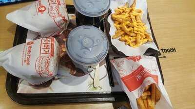 맘스터치 홍대점