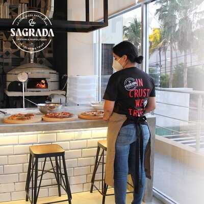 La Sagrada Pizzeria