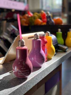 Vitamin & Smoothie Bar Macadamia