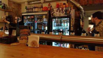 Бутылка, Кружка и Котёл