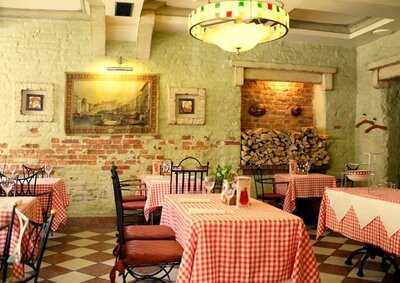 Мама Рома на Среднем проспекте