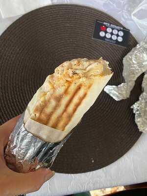 Шаурма Здесь кто-нибудь ест?