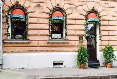 Groom Room