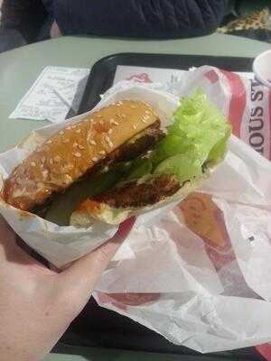 Карлс Джуниор