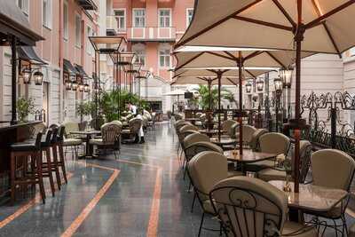 Кафе "Мезонин" Гранд Отеля Европа