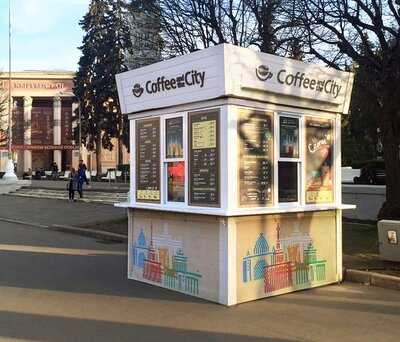 Coffee and the City у фонтана Дружба Народов