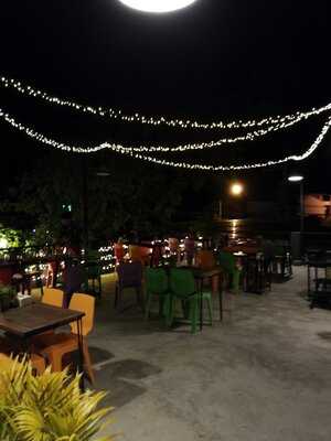 สำราญ Cafe' & Bistro