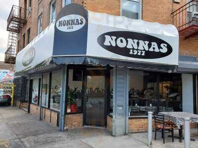 Nonnas 1977, Astoria