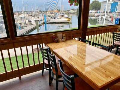 Stony’s Dockside Bar & Grill