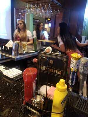 Tilted Kilt Pub & Eatery, Fresno