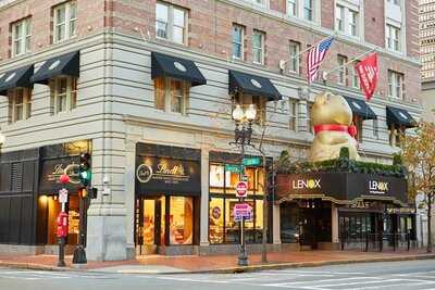 Lindt Chocolate Shop, Boston