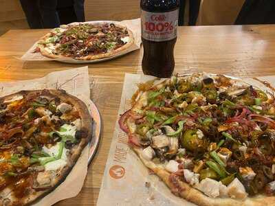 Blaze Pizza, Fresh Meadows