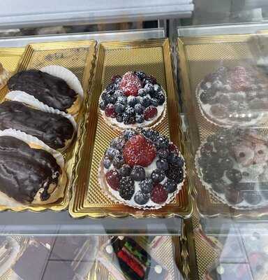 La Roma Pastry Shop