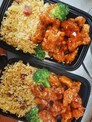 Wok N Roll Chinese Express