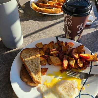 The Crick Coffee House & Eatery, Girard