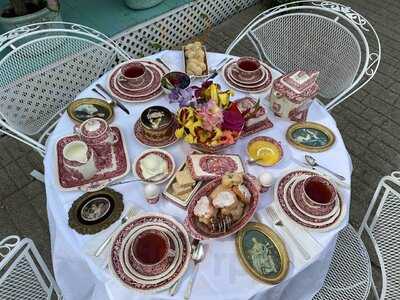 The Pink House Tea Room & Bnb, New Baltimore