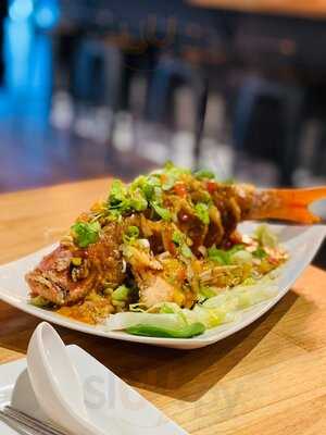 Rin's Thai Bistro, Snyder Square