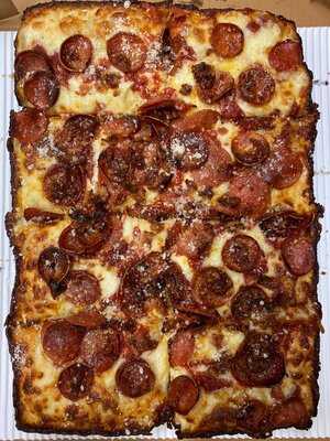 Uncle Axel's Detroit Pizza, Southern Pines