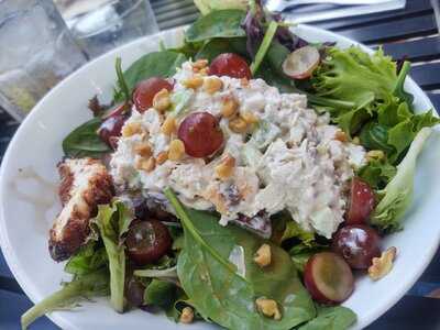 Yards Grille At Green Lakes
