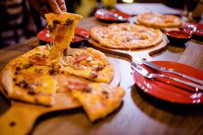 Hawaii's Pizza